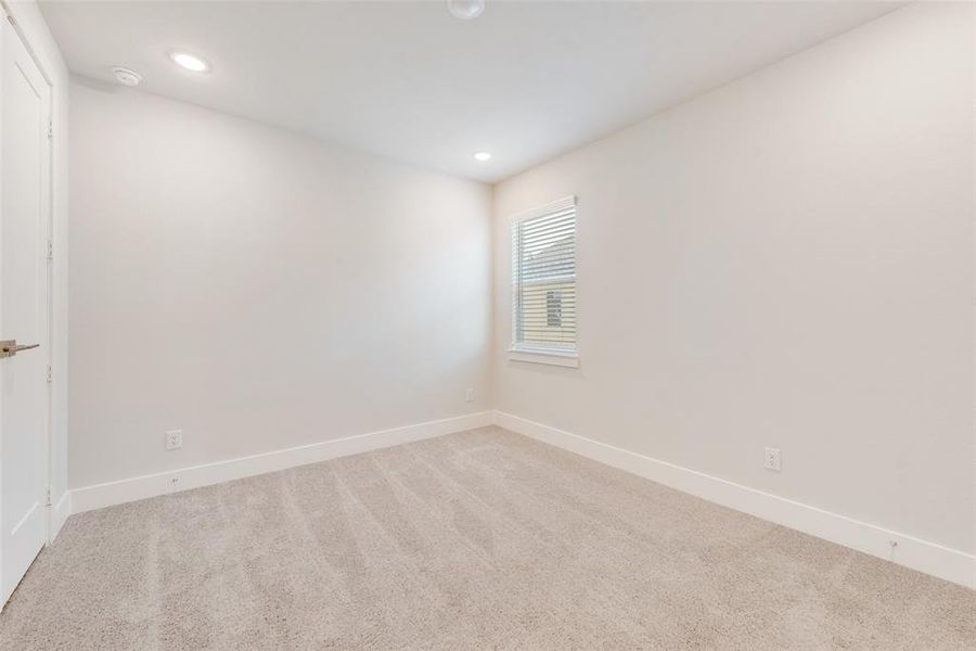 Spacious, unfurnished interior of a new home in Collin Creek, Plano (Image 12).