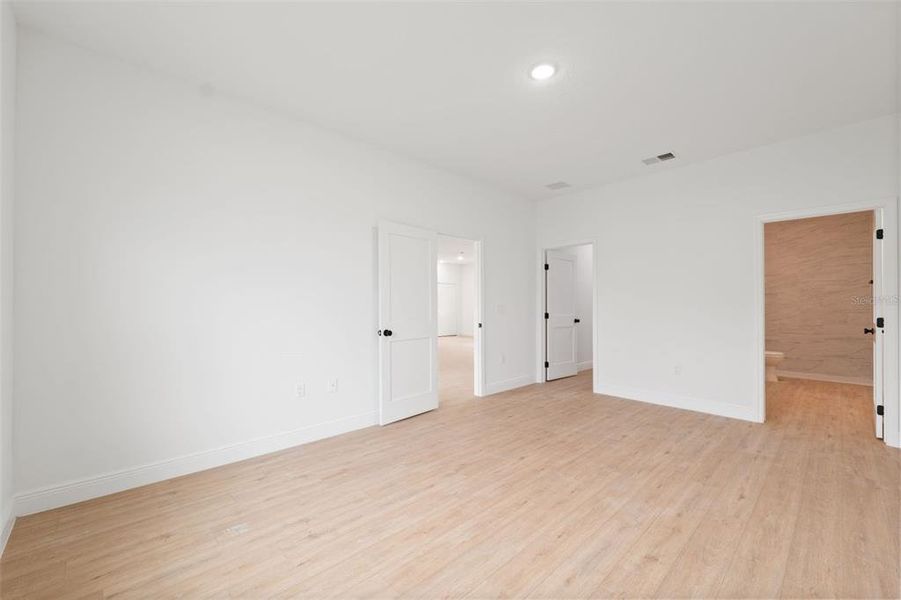 Spacious, unfurnished interior of a new home in , Ocala (Image 25).