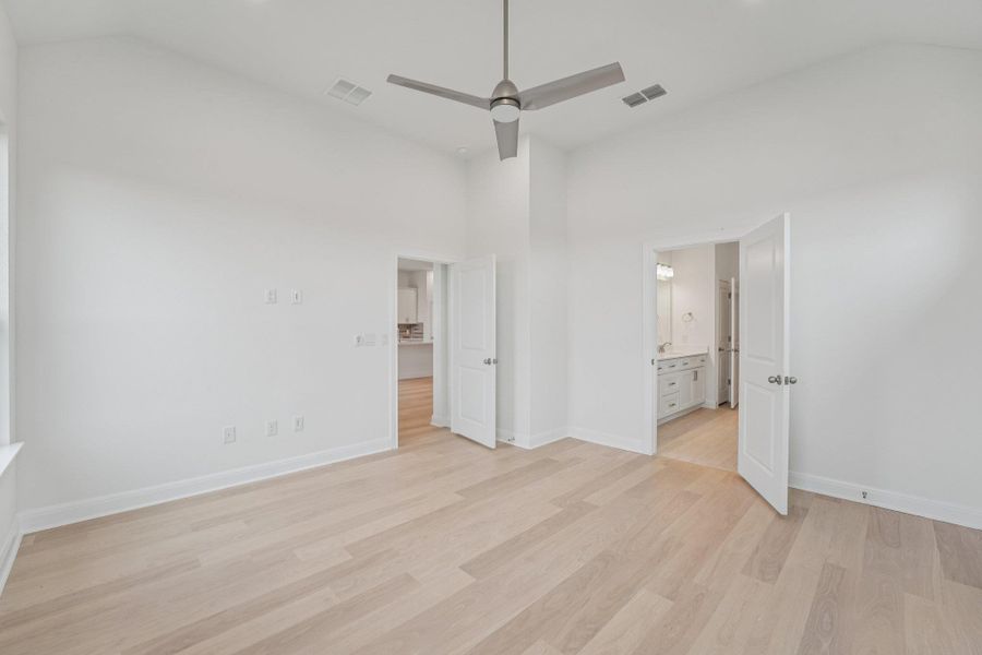 Spacious, unfurnished interior of a new home in Sage Hollow, Kyle (Image 34).