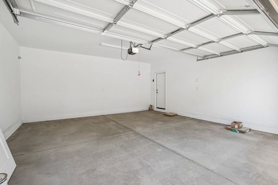 Spacious, unfurnished interior of a new home in Rancho Mercado, Surprise (Image 39).