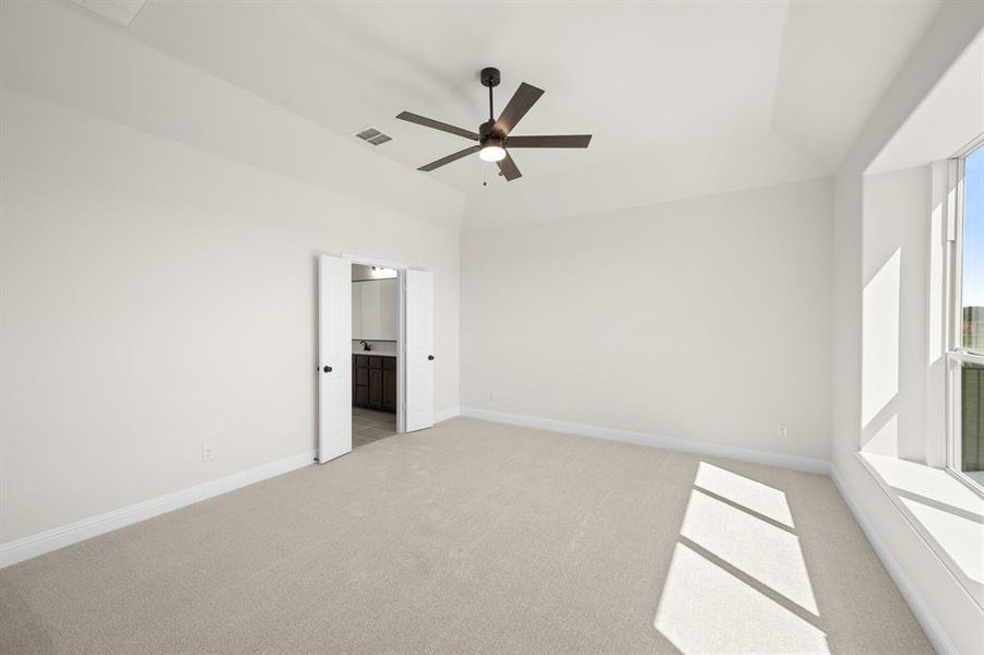 23_387 Paddle Boat- Primary Suite-1