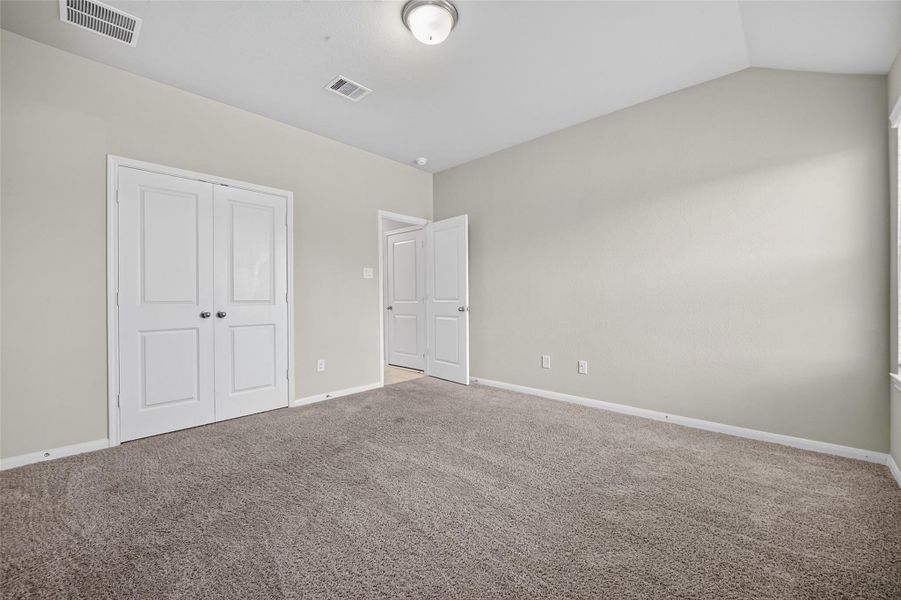 Spacious, unfurnished interior of a new home in , Texas City (Image 38).