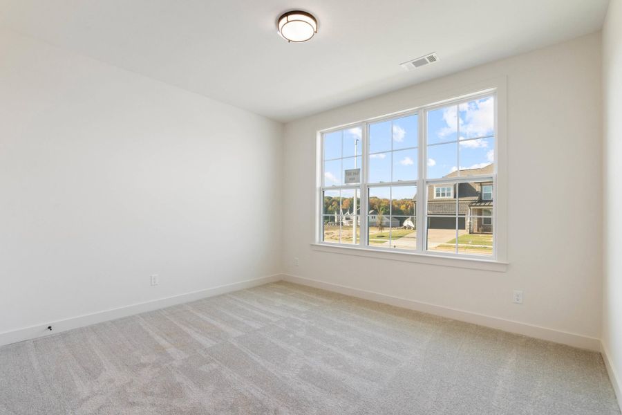 Spacious, unfurnished interior of a new home in White Oak, Arlington (Image 28).