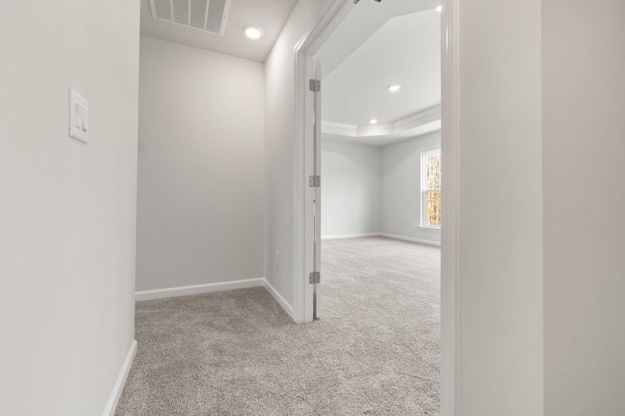 Spacious, unfurnished interior of a new home in Flemingfield, Greensboro (Image 12).