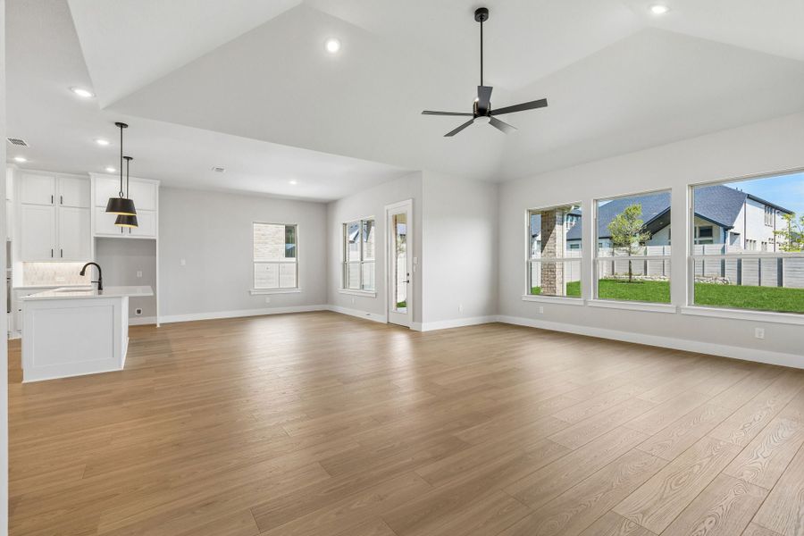 Spacious, unfurnished interior of a new home in Painted Tree Lakeside, McKinney (Image 18).