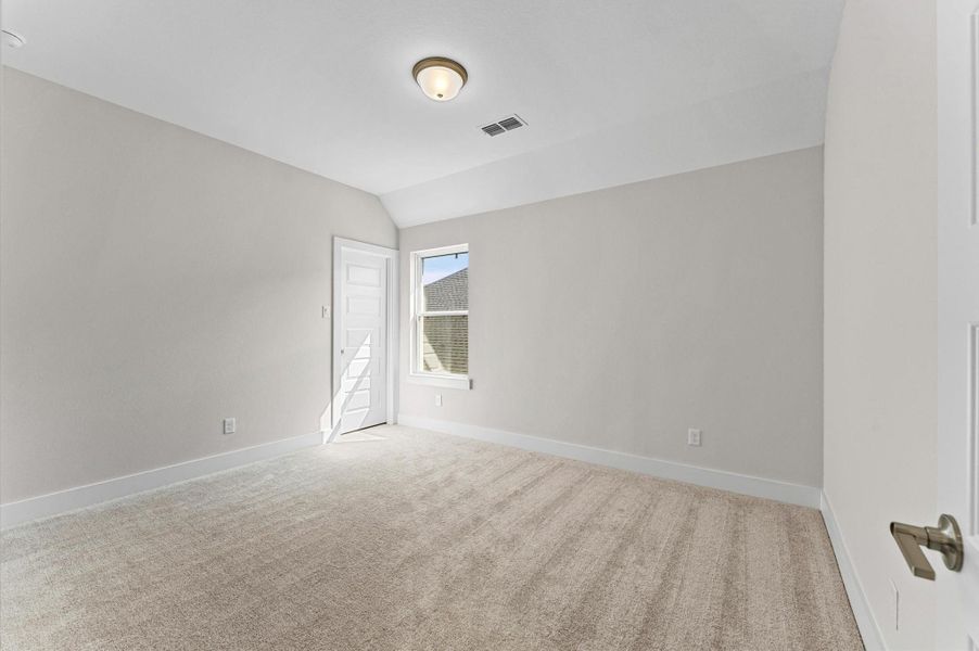 Spacious, unfurnished interior of a new home in Cross Creek Ranch, Fulshear (Image 23).