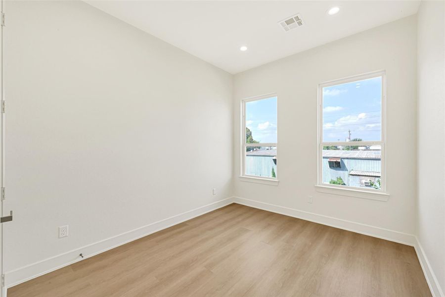 Spacious, unfurnished interior of a new home in , Houston (Image 17).