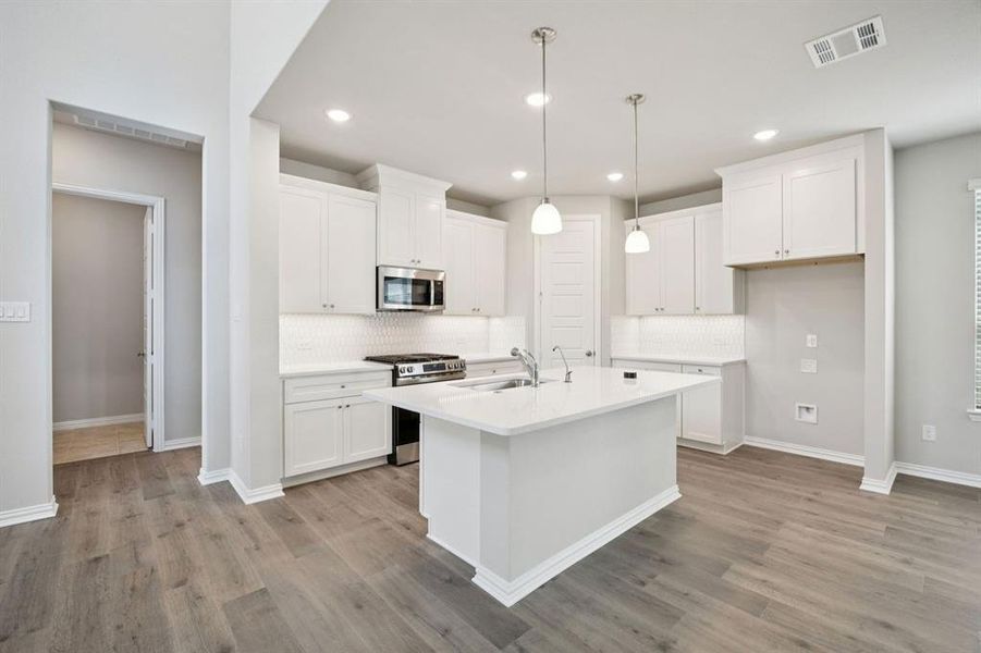 10-2531Auburn_008 10-2531Auburn_008