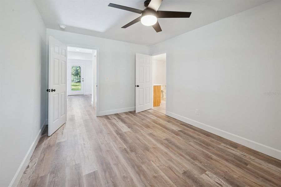 Spacious, unfurnished interior of a new home in , Bell (Image 28).