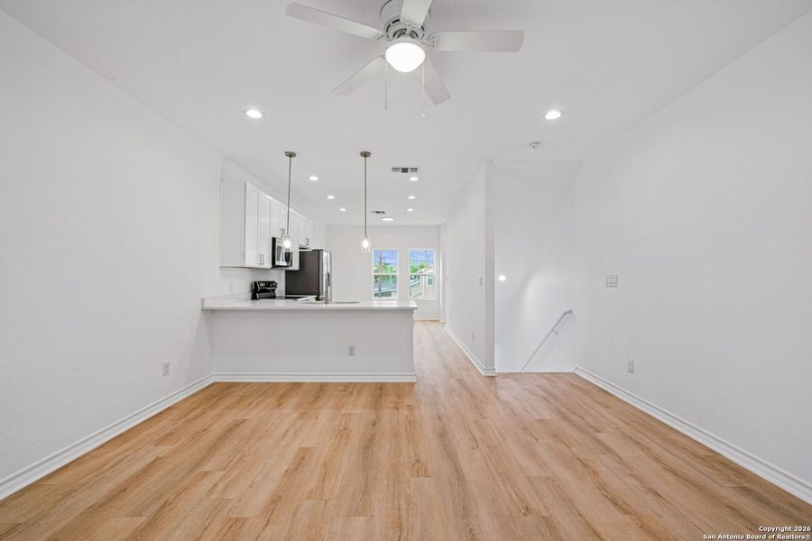 Spacious, unfurnished interior of a new home in , San Antonio (Image 31).