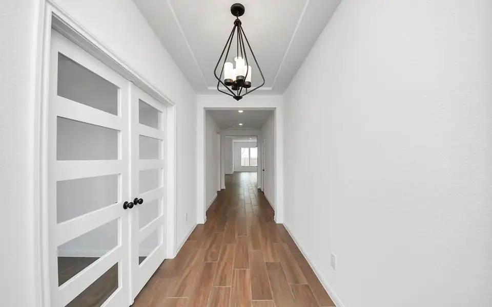 Spacious, unfurnished interior of a new home in Elyson, Katy (Image 7).