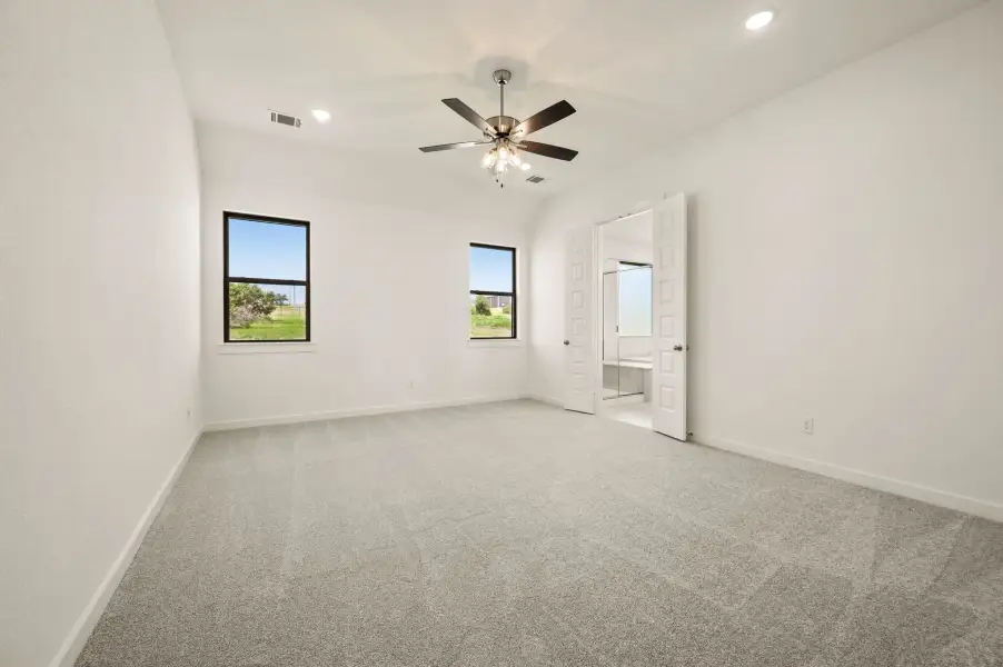 Spacious, unfurnished interior of a new home in Gatlin Ranch, Springtown (Image 25).