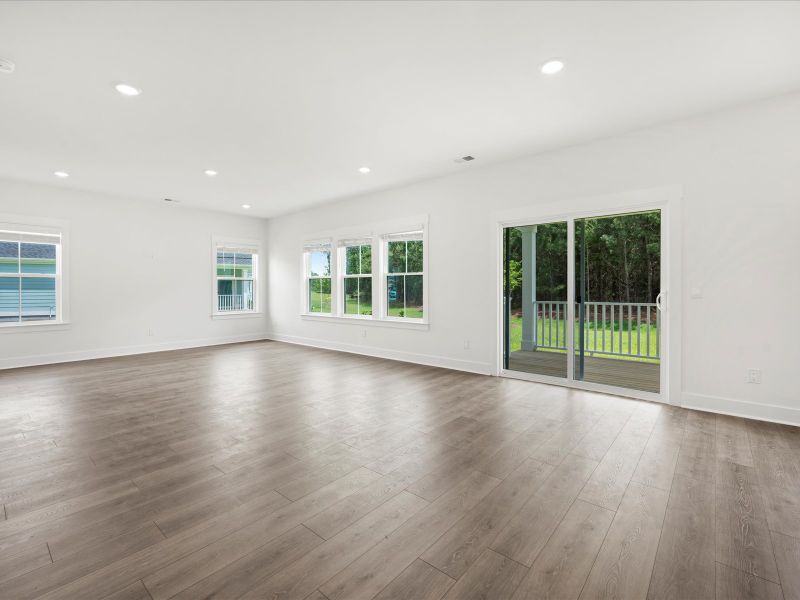 Spacious, unfurnished interior of a new home in The Coves at Lakes of Cane Bay, Summerville (Image 25).