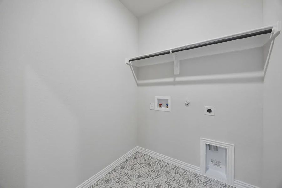 Spacious, unfurnished interior of a new home in Solterra Texas, Mesquite (Image 22).