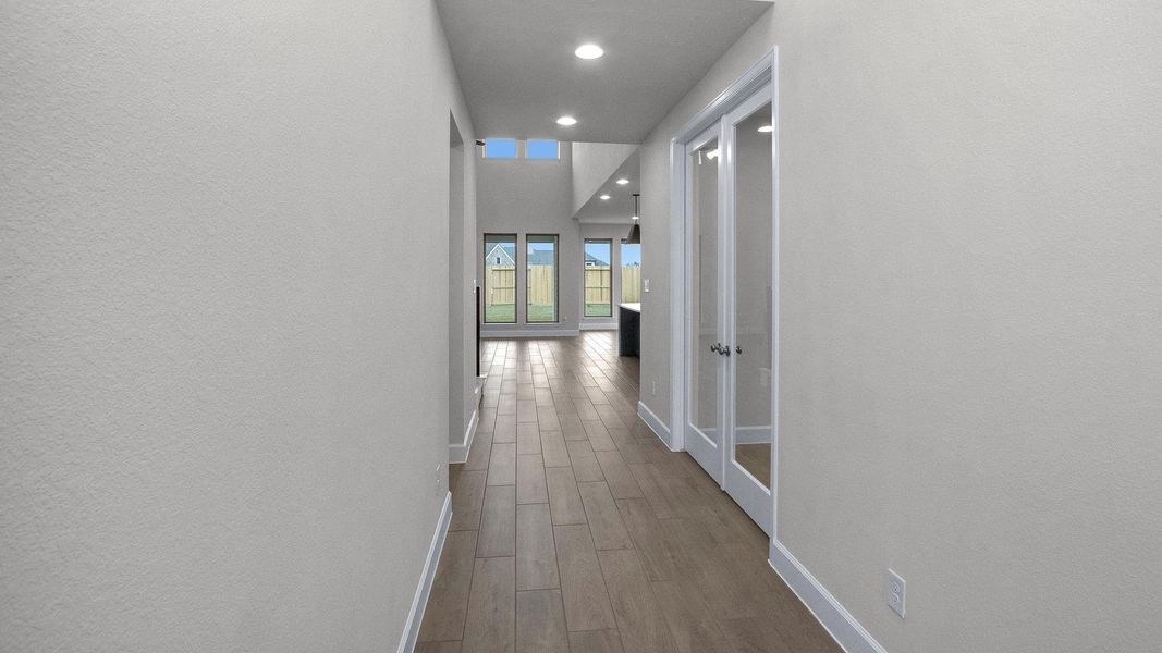 Spacious, unfurnished interior of a new home in Riceland, Mont Belvieu (Image 14).