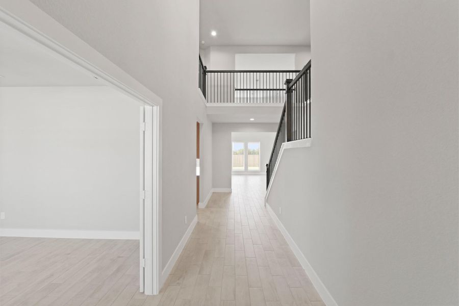 Spacious, unfurnished interior of a new home in Briarwood Crossing, Rosenberg (Image 21).