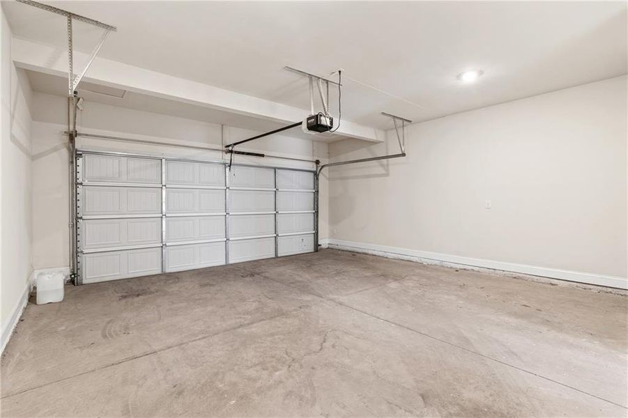 Spacious, unfurnished interior of a new home in , Lawrenceville (Image 54).