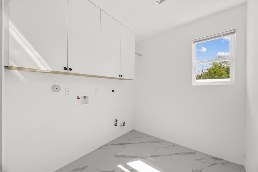 Spacious, unfurnished interior of a new home in , Houston (Image 22).