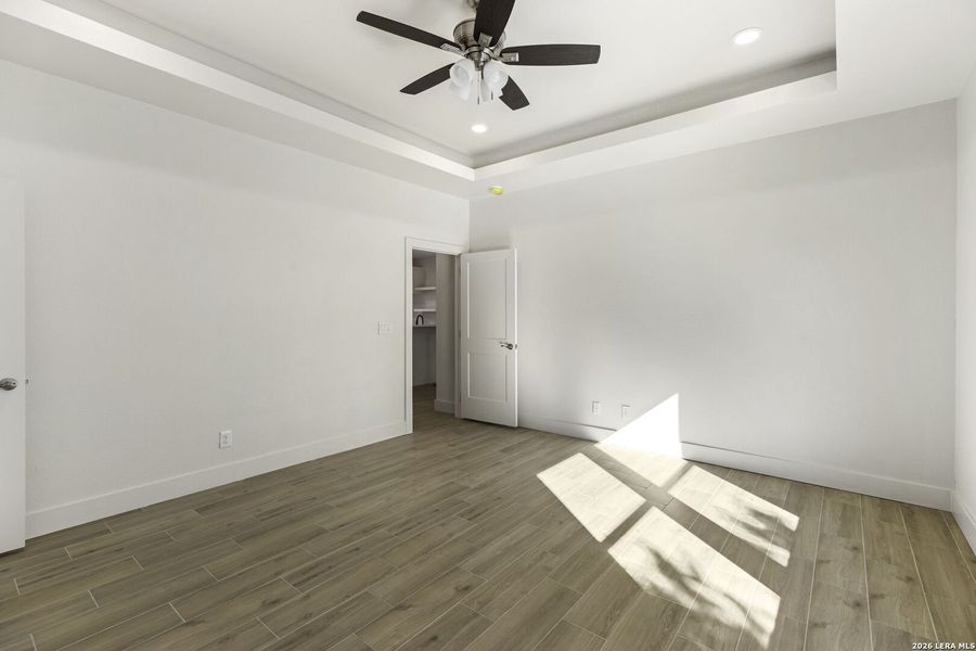 Spacious, unfurnished interior of a new home in , Canyon Lake (Image 19).