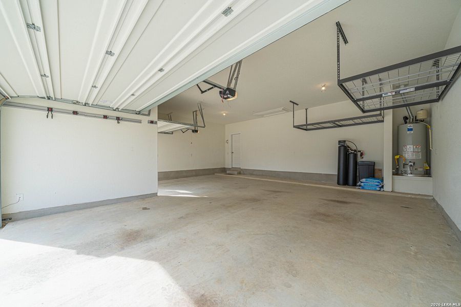 Spacious, unfurnished interior of a new home in Ladera - Laurel Hollow 60', San Antonio (Image 24).