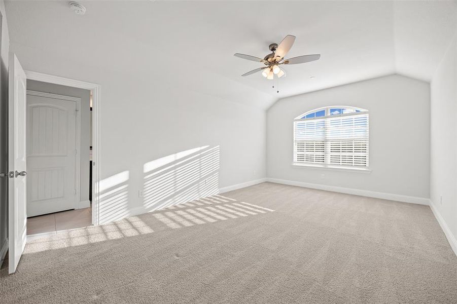 Huge primary bedroom