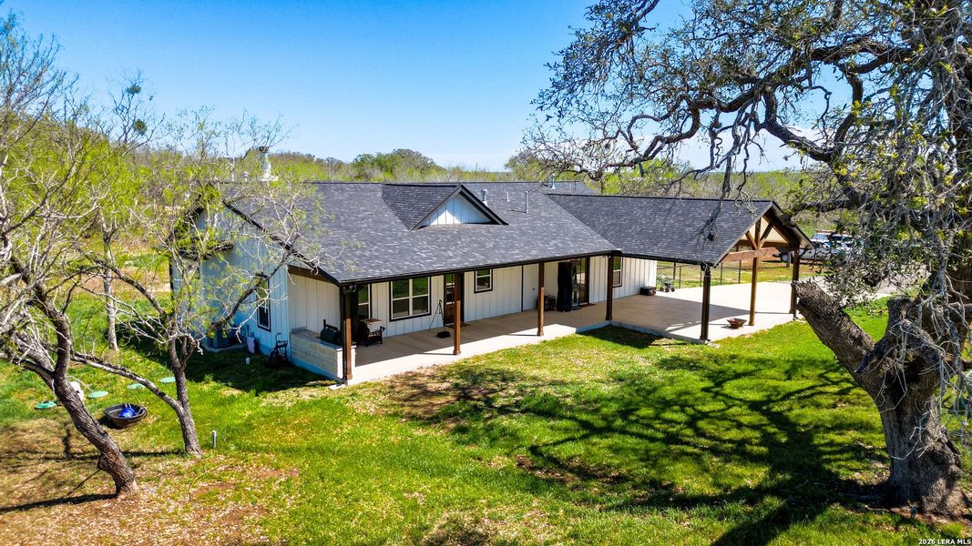 Exterior details and patio area of a home in , Seguin (Image 22).