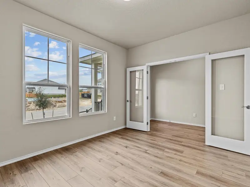 Spacious, unfurnished interior of a new home in Royal Crest, San Antonio (Image 20).