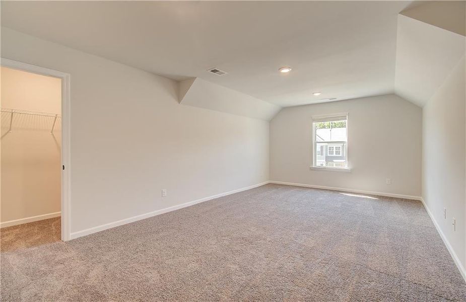Spacious, unfurnished interior of a new home in Grandview at Millers Mill, Stockbridge (Image 22).