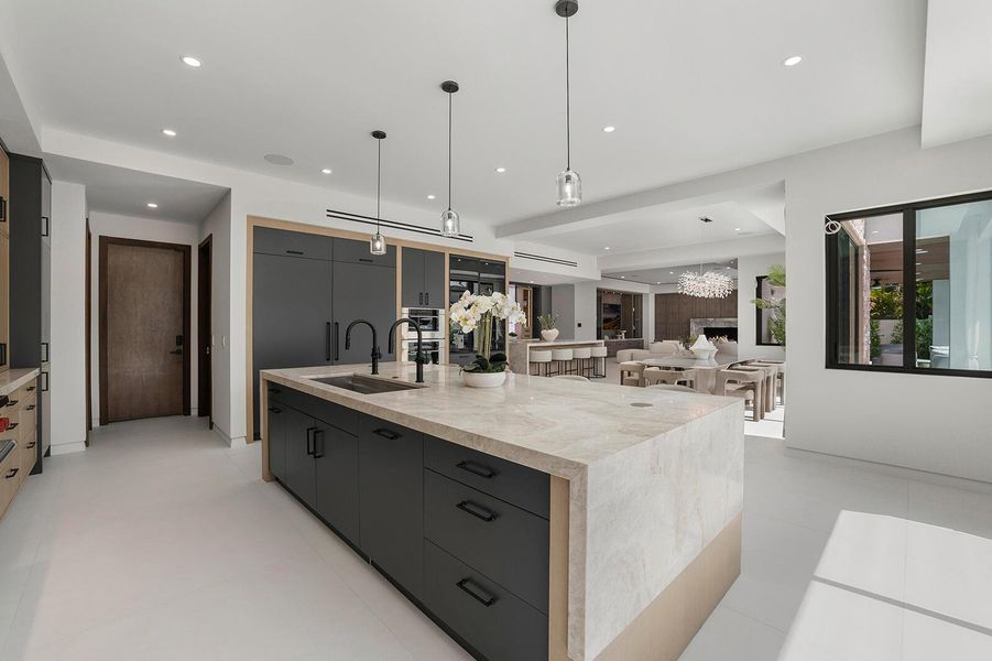 _LG10392-MLS _LG10392-MLS