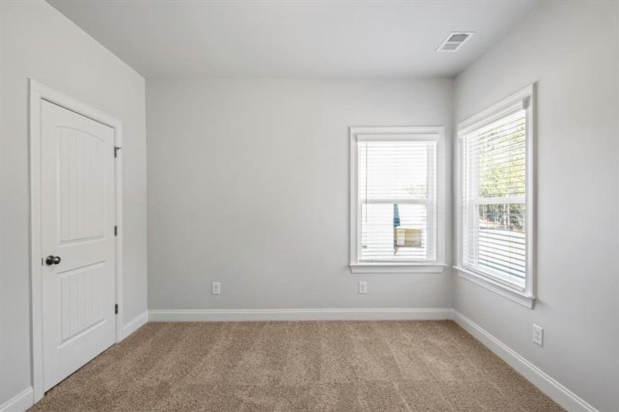 Spacious, unfurnished interior of a new home in Ruby Creek Estates, Atlanta (Image 20).