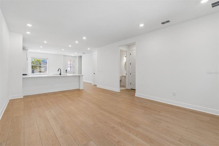 Spacious, unfurnished interior of a new home in SeaFlower, Bradenton (Image 20).