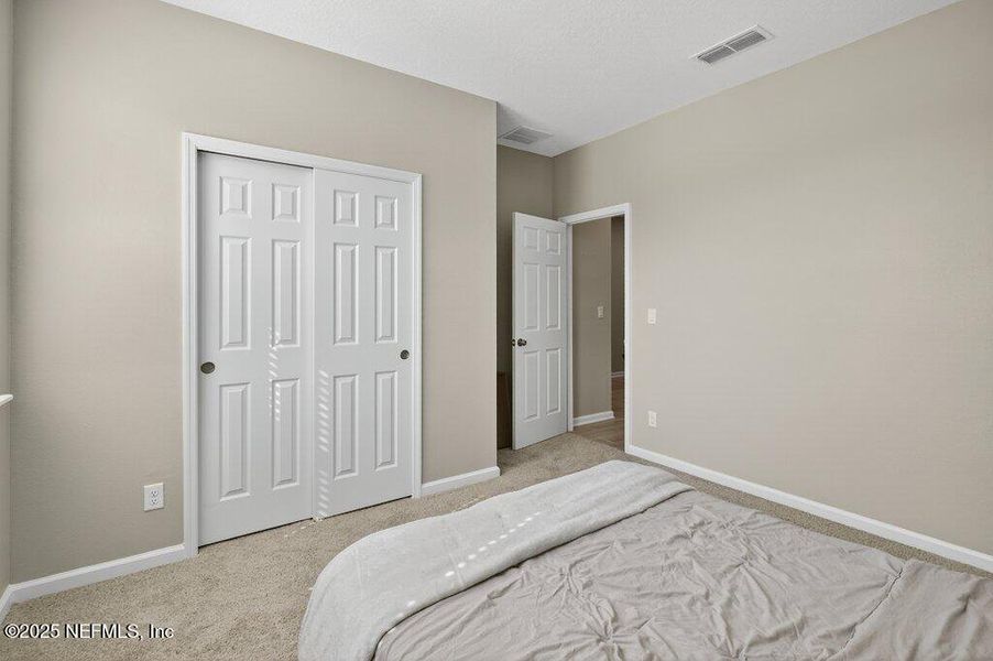 Spacious, unfurnished interior of a new home in Sandridge Hills, Green Cove Springs (Image 25).
