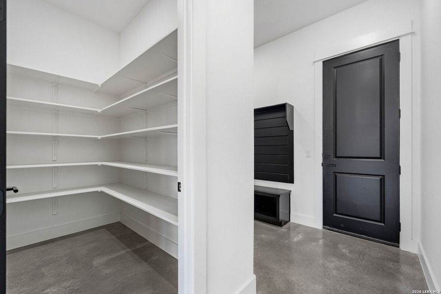Spacious, unfurnished interior of a new home in , Stockdale (Image 19).