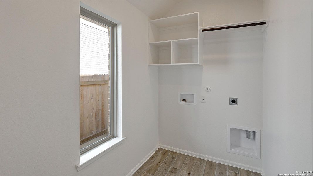 Spacious, unfurnished interior of a new home in Veranda 40', San Antonio (Image 23).