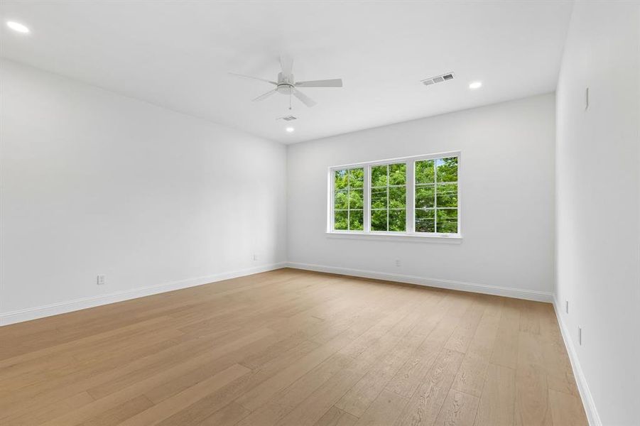 Spacious, unfurnished interior of a new home in , Dallas (Image 20).