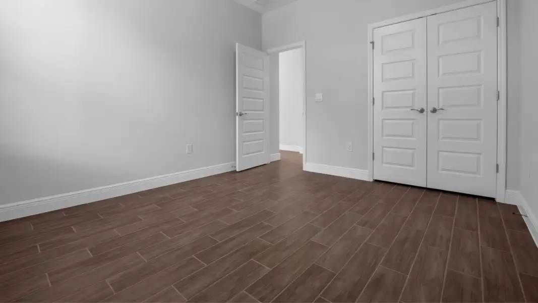 Spacious, unfurnished interior of a new home in Waterleigh, Winter Garden (Image 16).