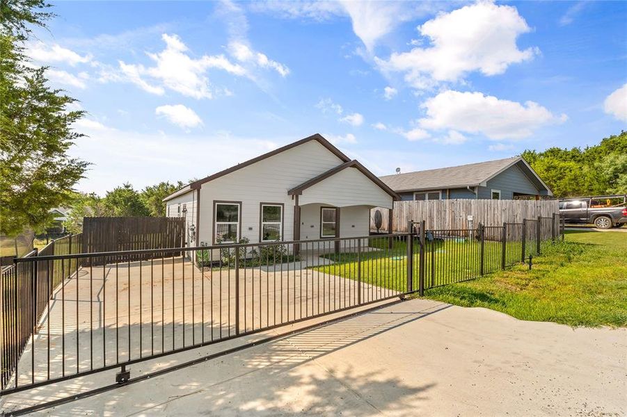Front exterior of a new home in , Granbury, TX, highlighting curb appeal (Image 26). Front exterior of a new home in , Granbury, TX, highlighting curb appeal (Image 26).