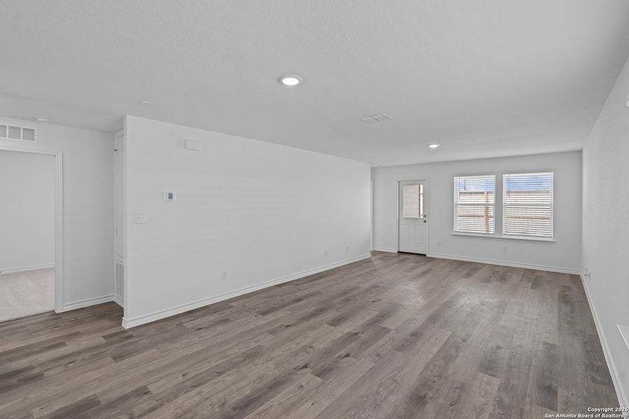 Spacious, unfurnished interior of a new home in The Overlook at Creekside, New Braunfels (Image 19).