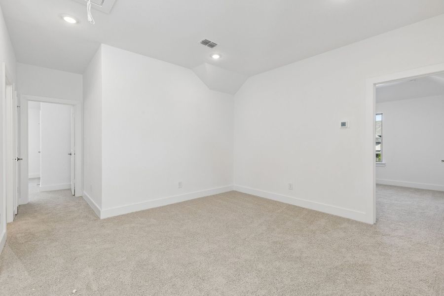 Spacious, unfurnished interior of a new home in Painted Tree Lakeside, McKinney (Image 19).