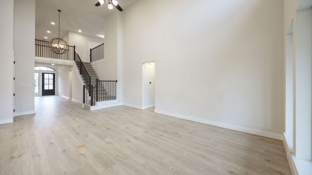 Spacious, unfurnished interior of a new home in Santa Rita Ranch - Eldorado, Liberty Hill (Image 7).