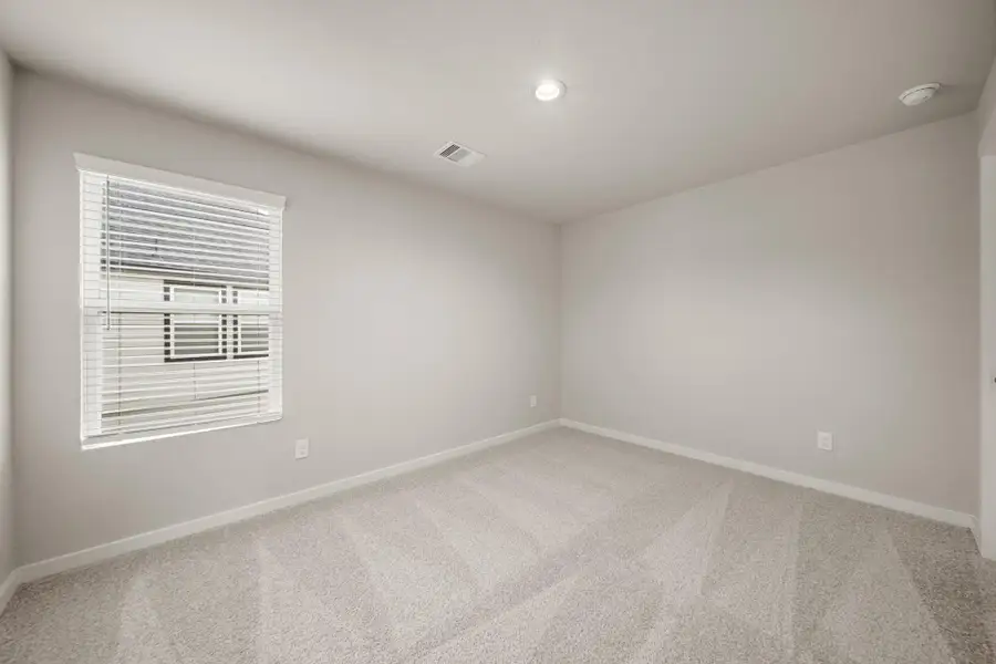 Spacious, unfurnished interior of a new home in Grand Oaks Village, Houston (Image 5). Spacious, unfurnished interior of a new home in Grand Oaks Village, Houston (Image 5).