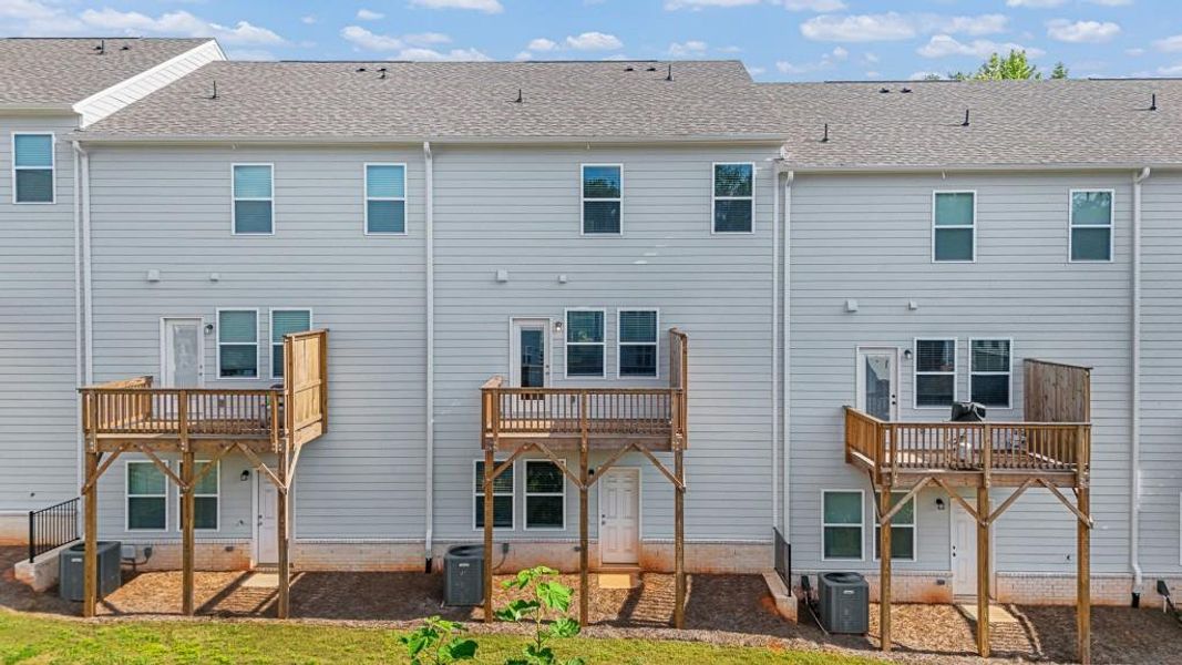 Exterior details and patio area of a home in Chandler Run, Tucker (Image 22).
