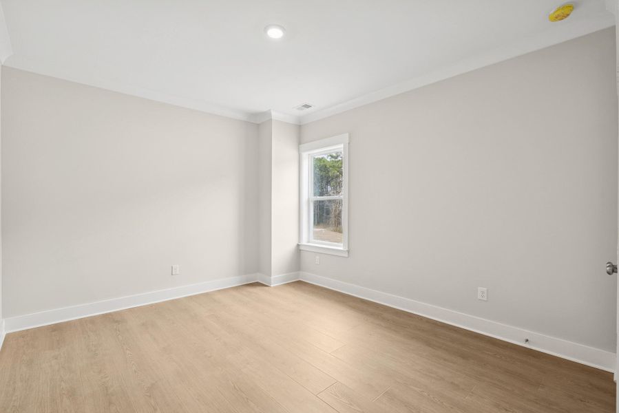 Spacious, unfurnished interior of a new home in Hidden Ponds Reserve, Awendaw (Image 10).