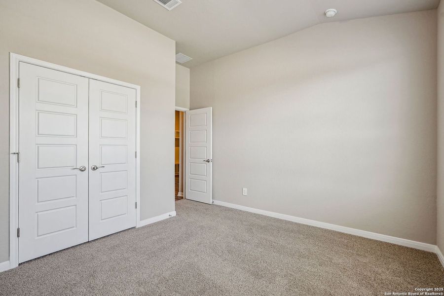 Spacious, unfurnished interior of a new home in Carmel Ranch, Schertz (Image 20).