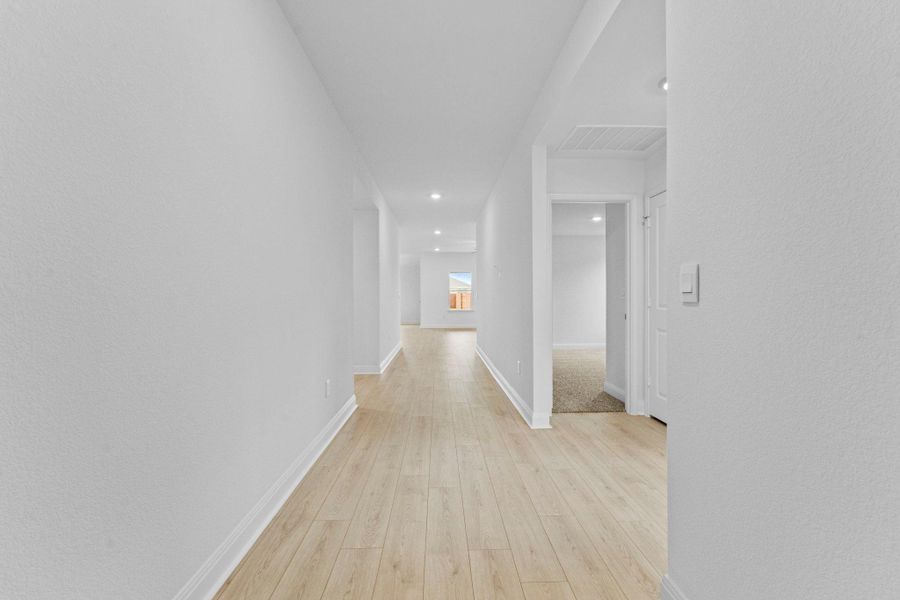 Spacious, unfurnished interior of a new home in Riverview, Georgetown (Image 27).