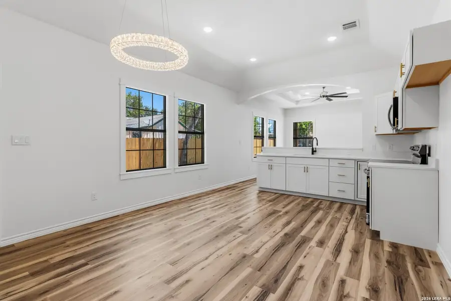 Spacious, unfurnished interior of a new home in , San Antonio (Image 25).