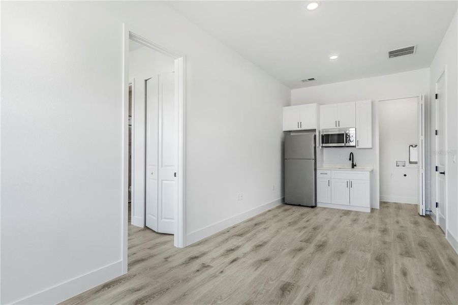 Spacious, unfurnished interior of a new home in , Ocala (Image 41).