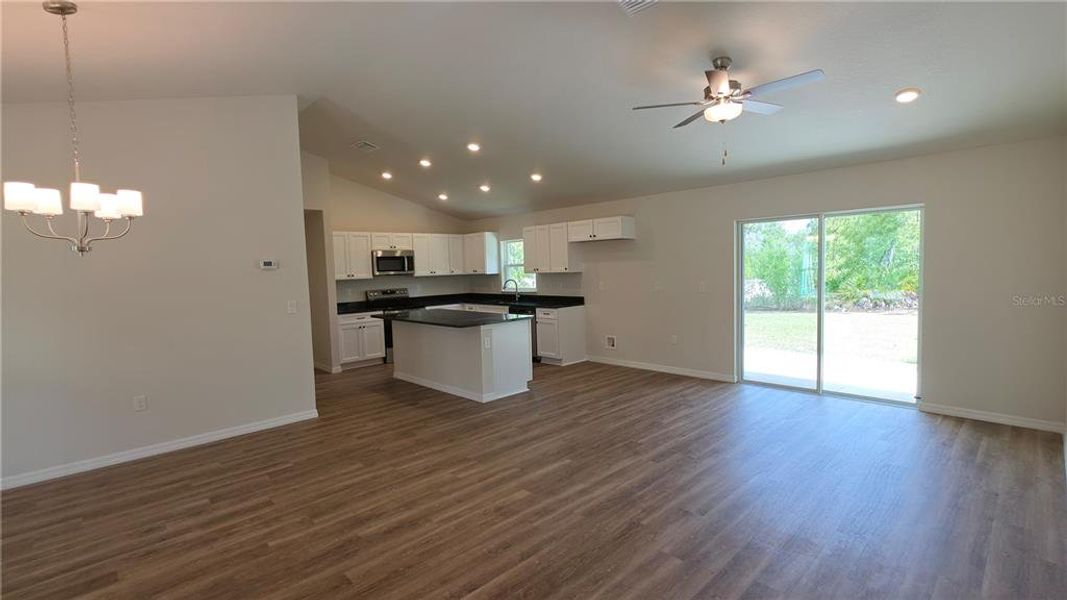 Spacious, unfurnished interior of a new home in , Citrus Springs (Image 17).