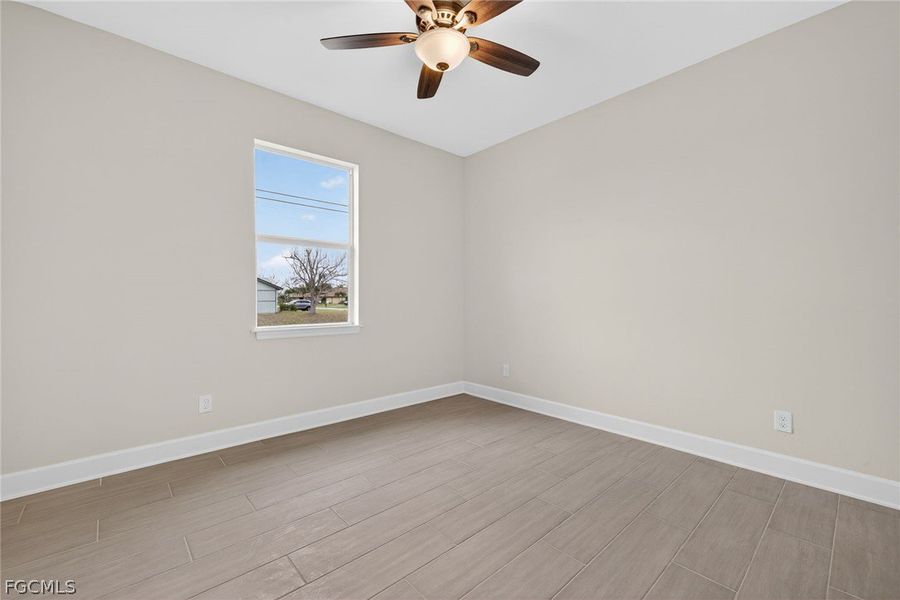 Spacious, unfurnished interior of a new home in Cape Coral, Cape Coral (Image 31).