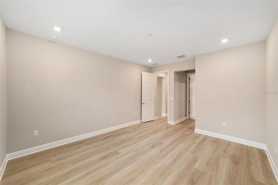 Spacious, unfurnished interior of a new home in , Ocala (Image 37).